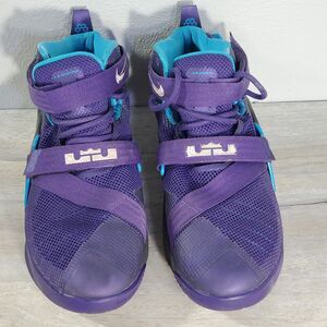 Nike LeBron Basketball Shoes 7y Purple Youth James Soldier IX Charlotte Hornets